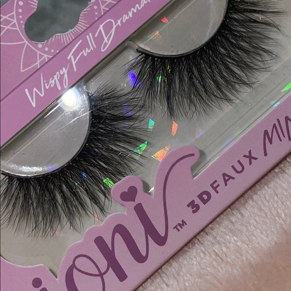 COPY - BNIB IONI Lashes - Picture 5 of 6